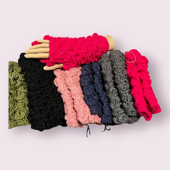 Crochet Dragon Scale Fingerless Mittens - Red Heart Metallics Fuchsia - Picture 14 of 16